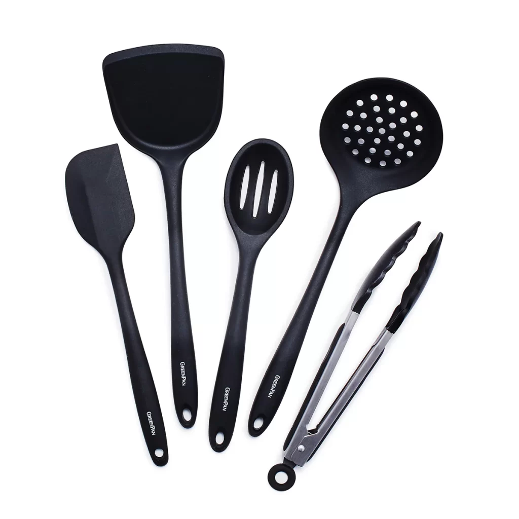 Utensils for baking in black