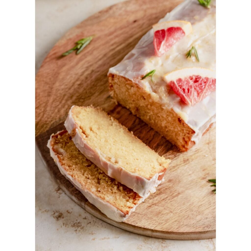 Grapefurit cake slied on wood board